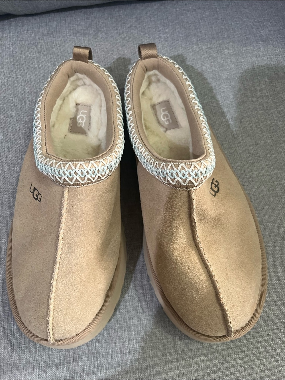 UGG Women's Chestnut/Tan Suede Shearling Slip-On Clogs